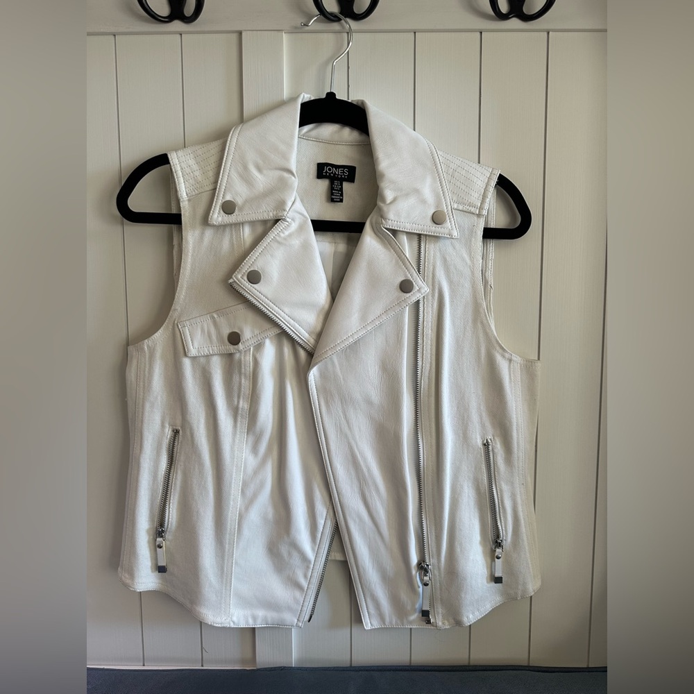 Jones New York White Vest with Silver Accents